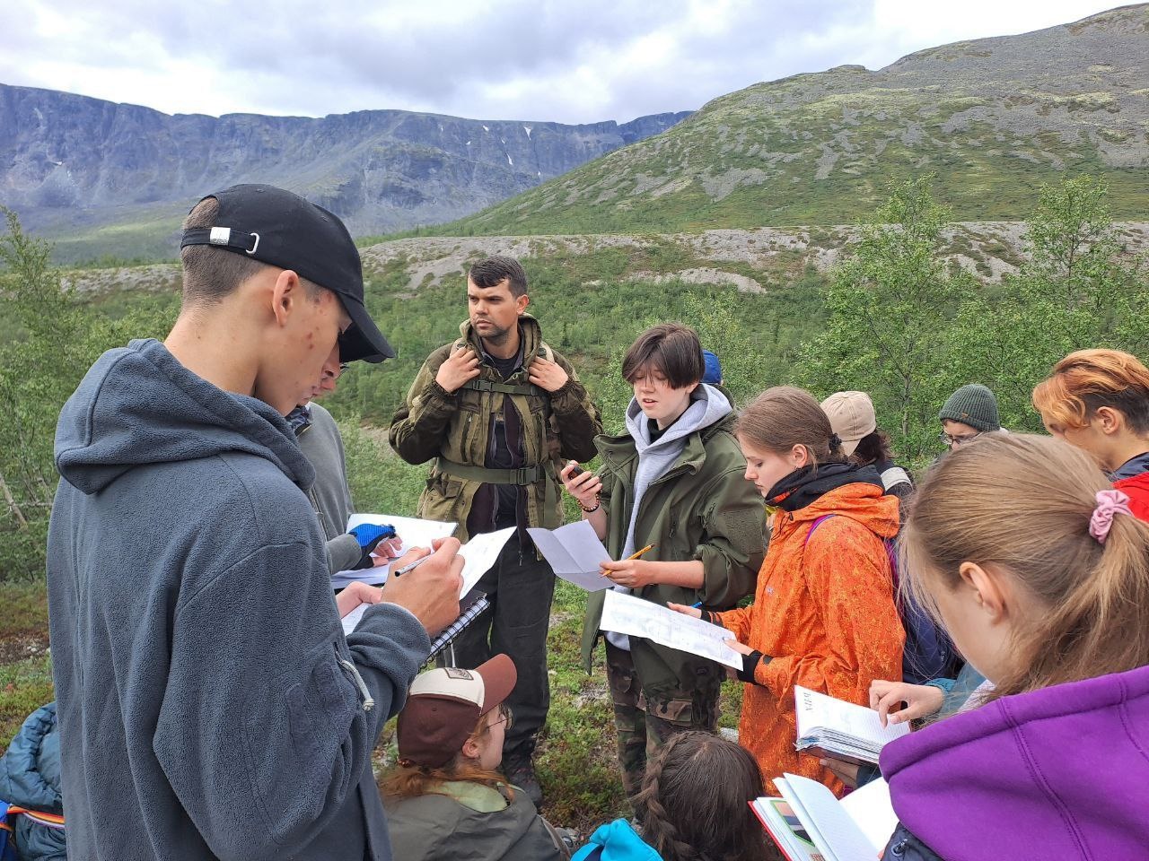 Гидрологическая практика учащихся Школы юного географа на Кольском полуострове