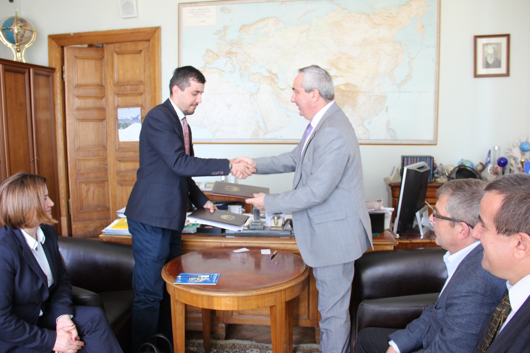 Заключен договор о научном сотрудничестве между географическим факультетом МГУ и Филиалом Агентства Ага Хана по Хабитат в Таджикистане