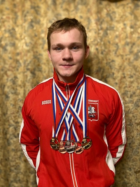 Студент 2 курса географического факультета Артем Лосев завоевал 5 медалей на первенстве России по плаванию среди лиц с ПОДА
